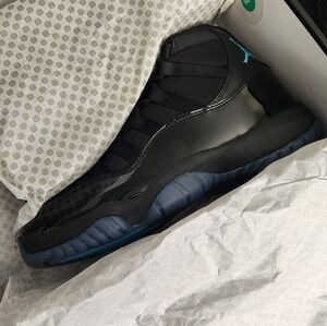 BRAND NEW AUTHENTIC AIR JORDAN XI GAMMA SIZE 8